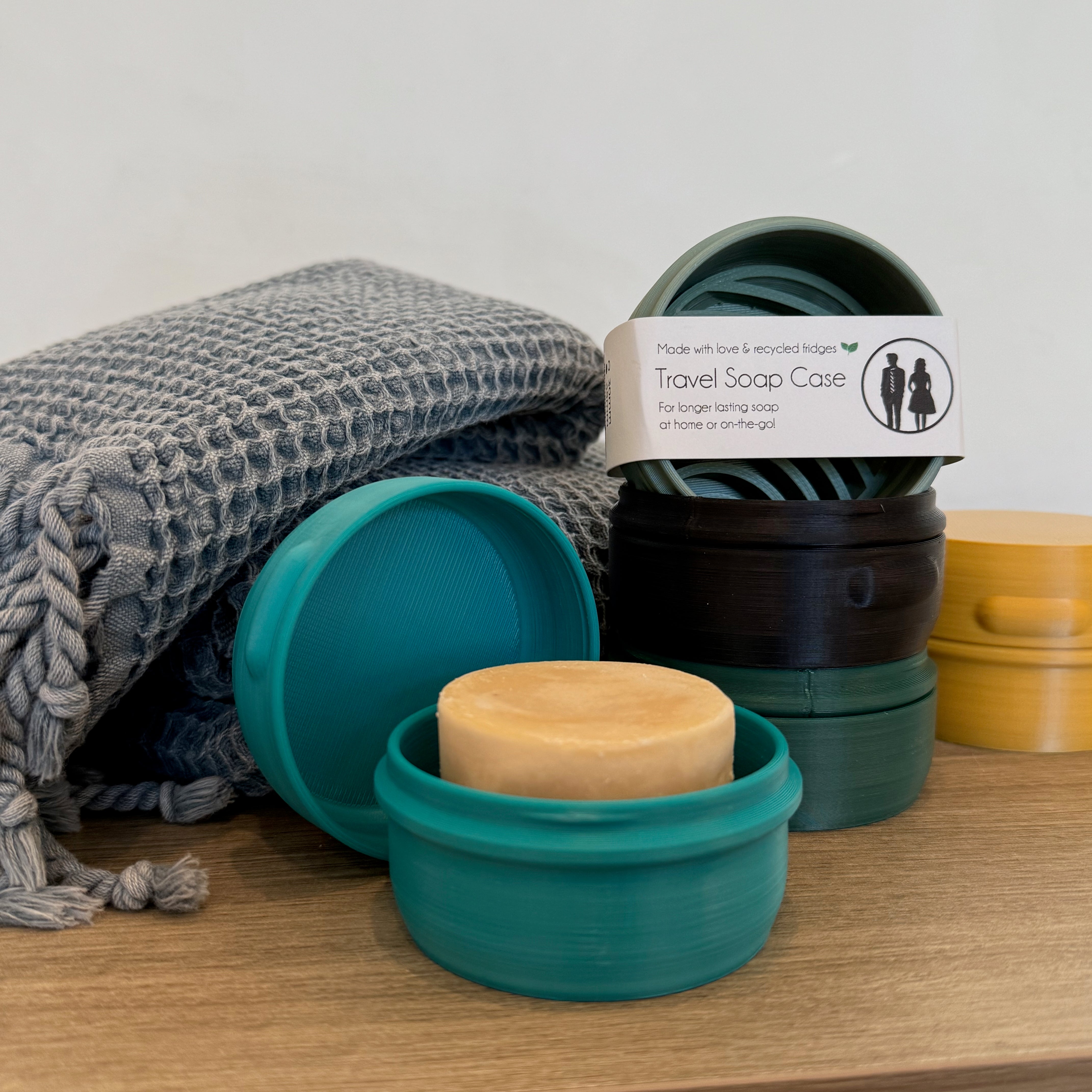 The Rogerie Single Bar Travel Case Round