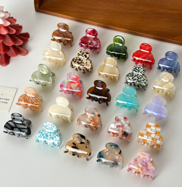 Pippa | Mini Rounded Hair Clip - Greenbriar Market + Refillery
